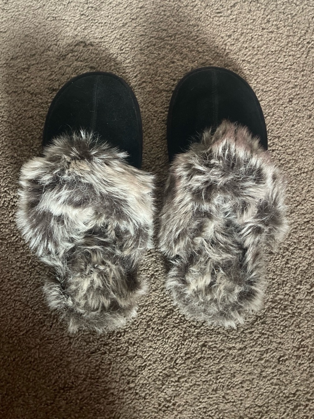 Cozy Furry Black Women's Slippers
